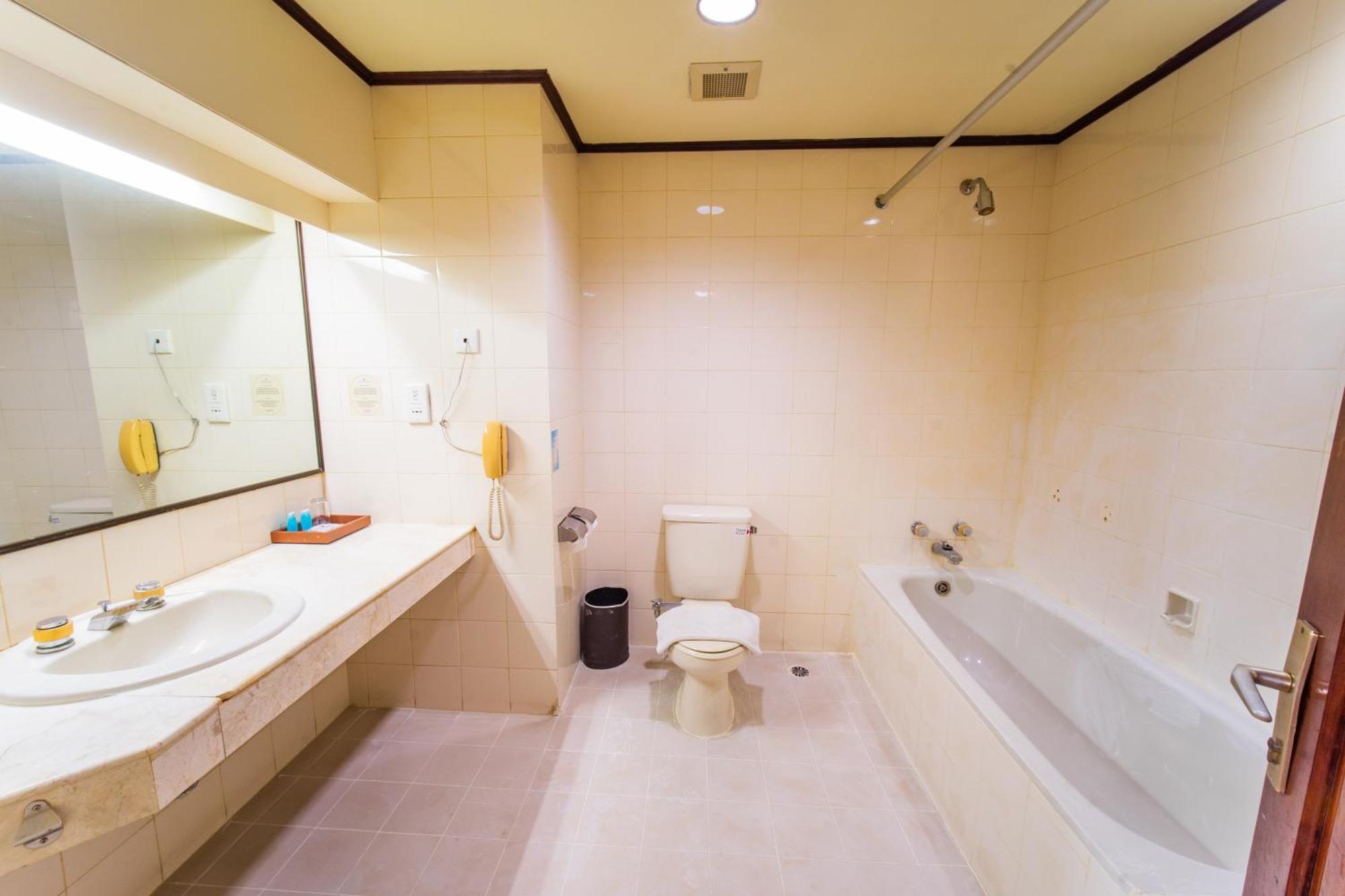 Klandasan Kecil Adika Hotel Bahtera מראה חיצוני תמונה