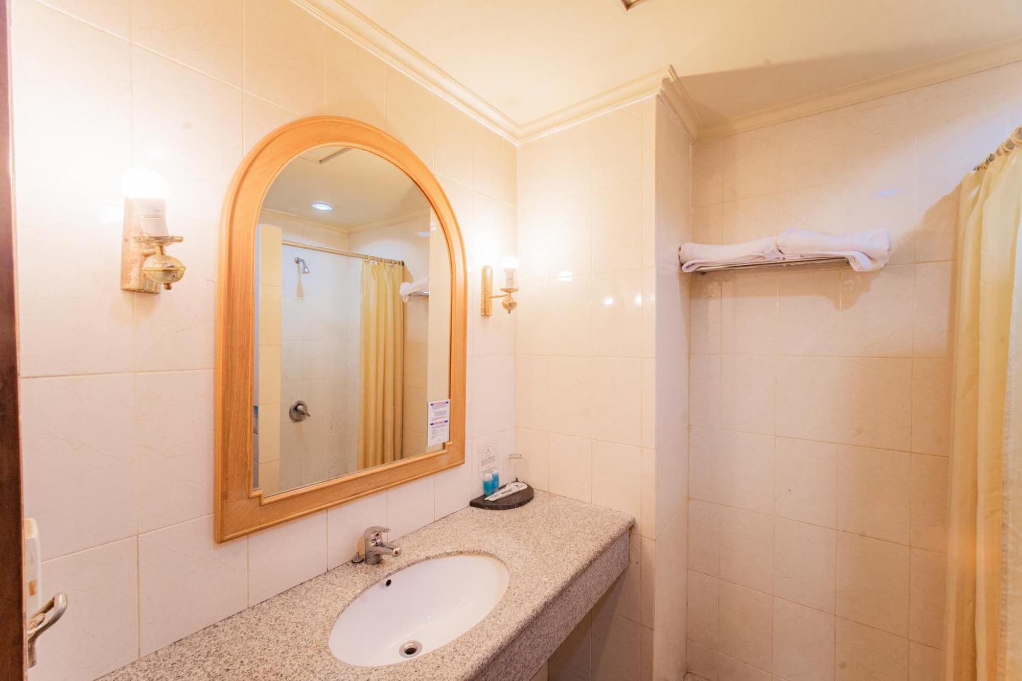 Klandasan Kecil Adika Hotel Bahtera מראה חיצוני תמונה