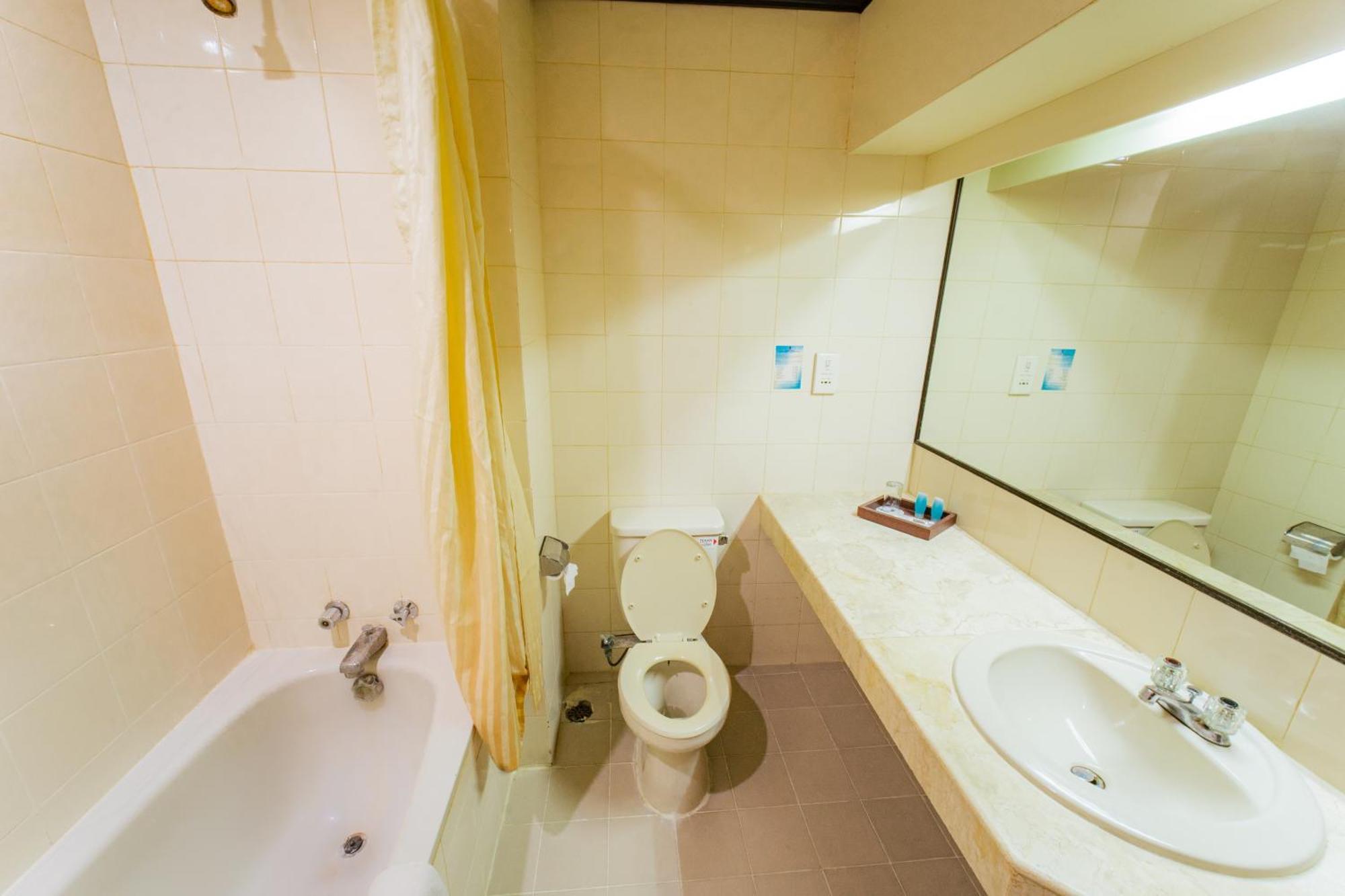Klandasan Kecil Adika Hotel Bahtera מראה חיצוני תמונה