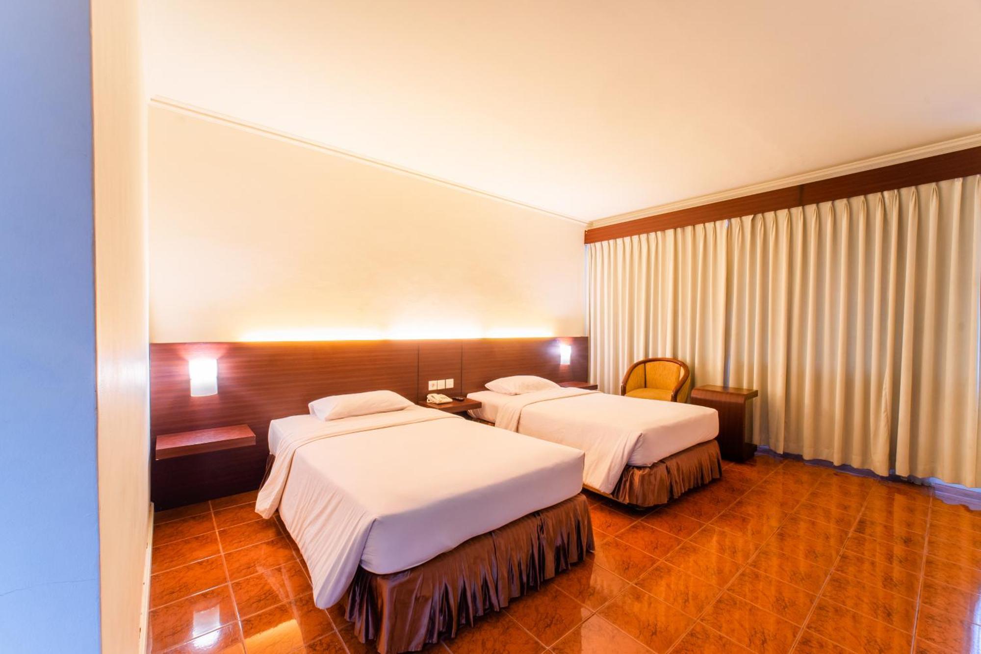 Klandasan Kecil Adika Hotel Bahtera מראה חיצוני תמונה